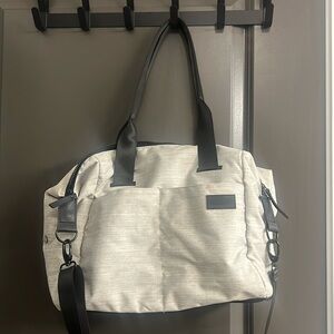 Vooray duffle bag -Alana Duffel in grey